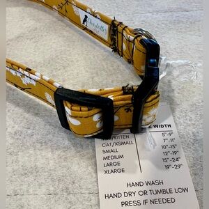 Yellow Floral Adjustable Pet Collar.  Size Medium.